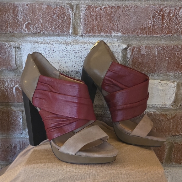 Charles David Red and Tan Platform Heels - Picture 2 of 14